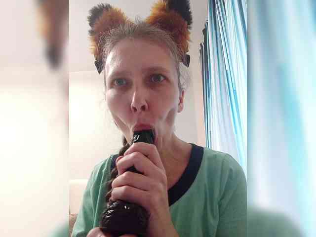 -Queen-Margo- webcam