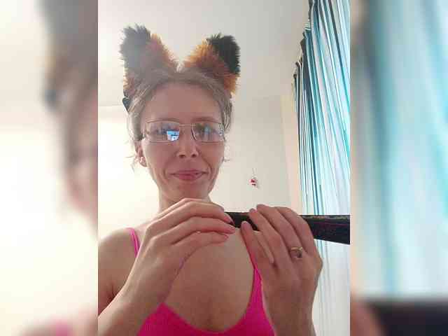 -Queen-Margo- webcam