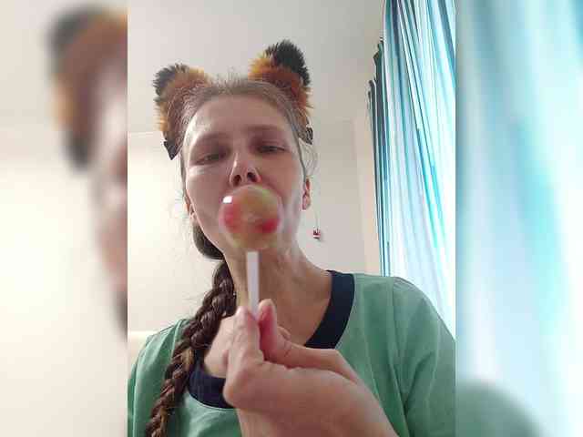 -Queen-Margo- webcam
