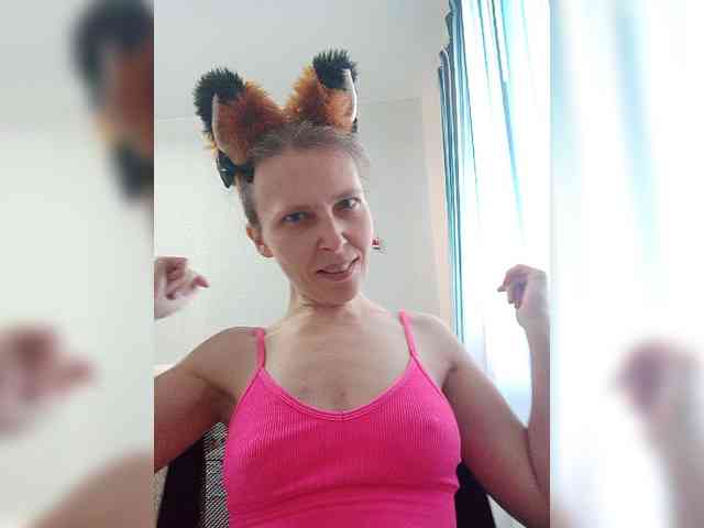 -Queen-Margo- webcam