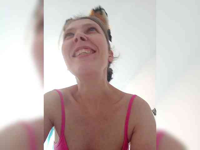 -Queen-Margo- webcam