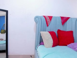 MatureBlonde