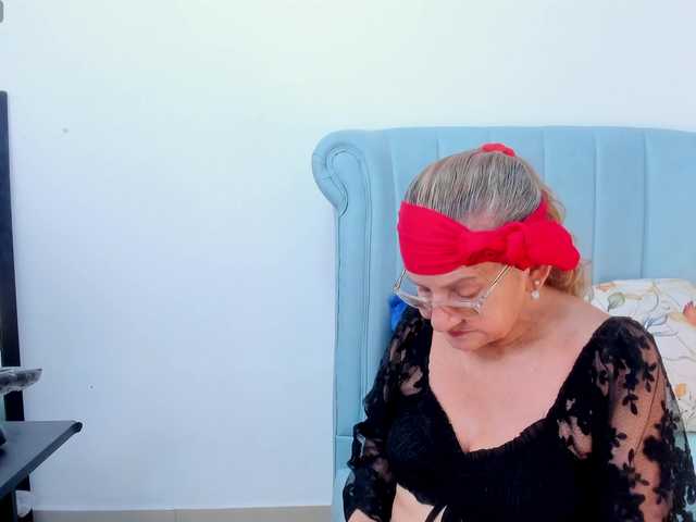MatureBlonde