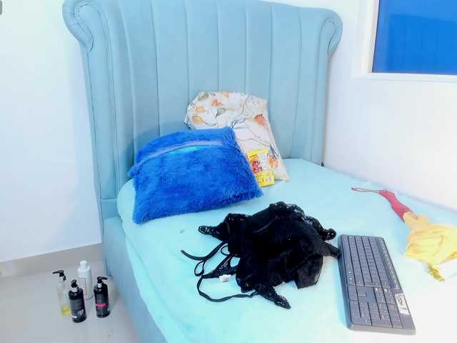 MatureBlonde