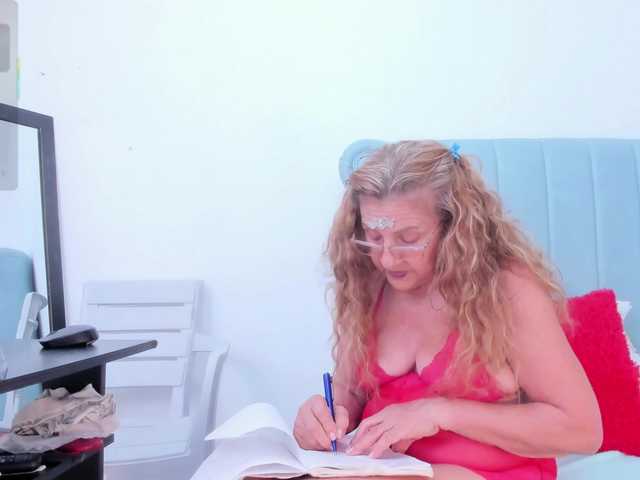 MatureBlonde