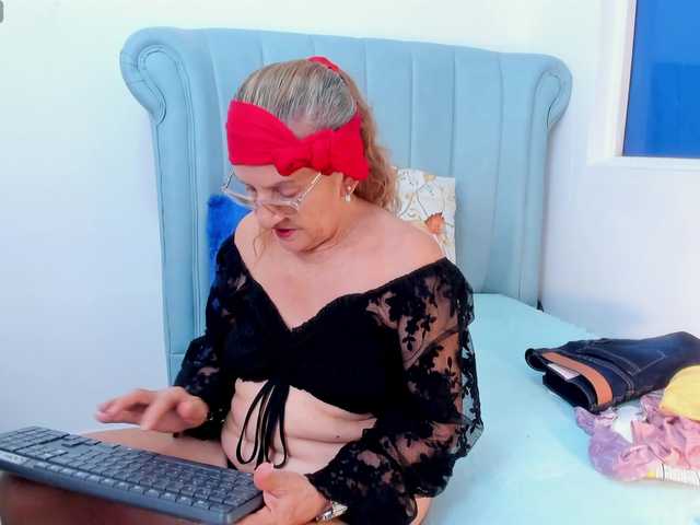 MatureBlonde
