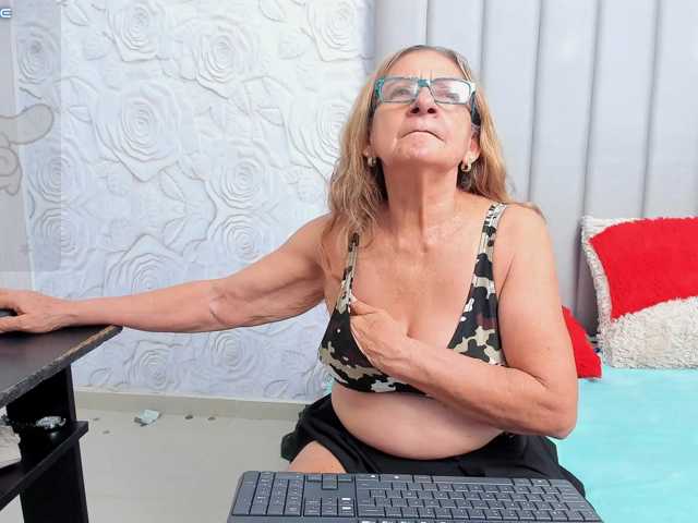 MatureBlonde