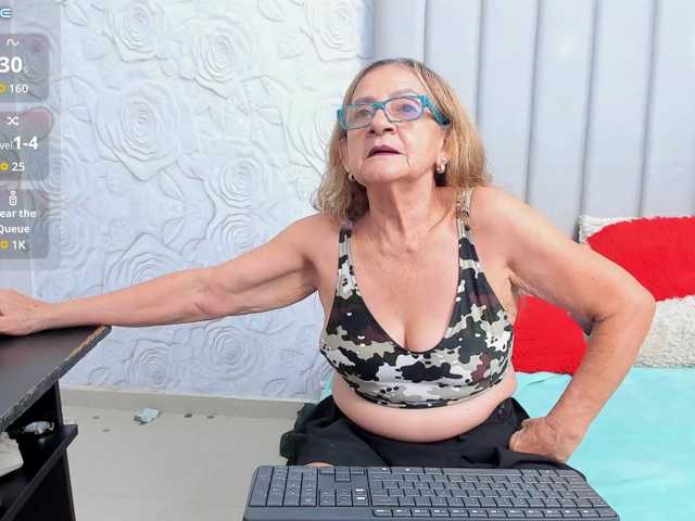 MatureBlonde