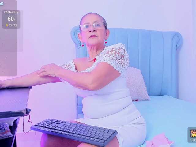 MatureBlonde