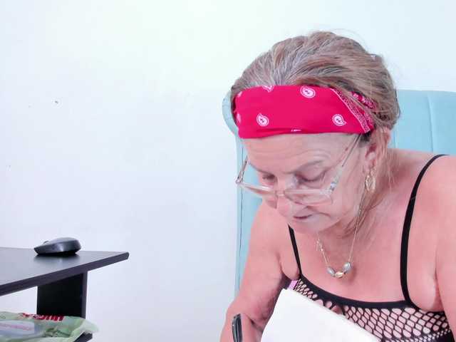 MatureBlonde