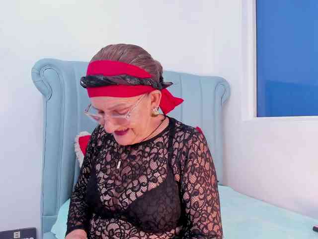 MatureBlonde webcam
