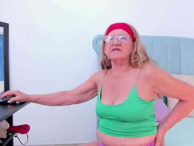 MatureBlonde webcam