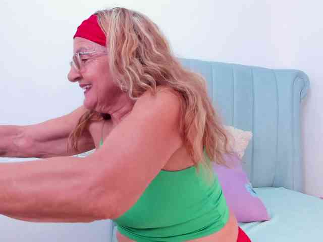 MatureBlonde webcam