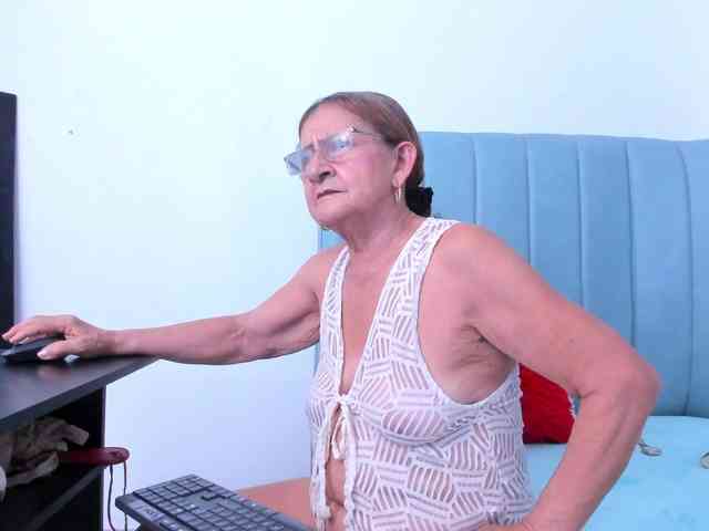 MatureBlonde webcam