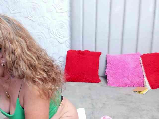 MatureBlonde webcam