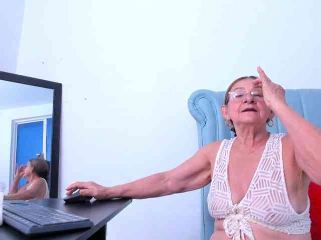 MatureBlonde webcam
