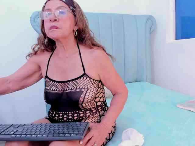 MatureBlonde webcam