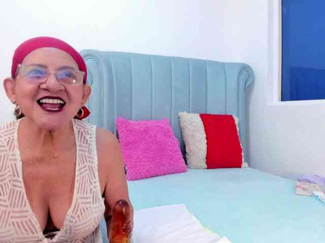 MatureBlonde webcam