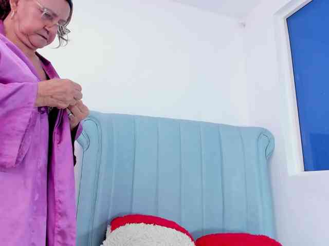 MatureBlonde webcam