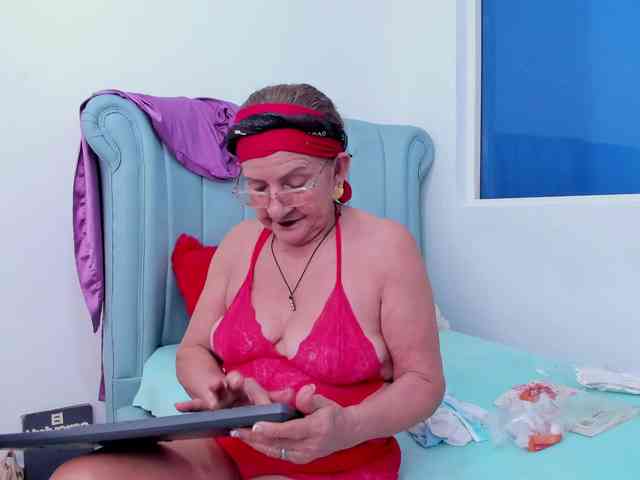 MatureBlonde webcam