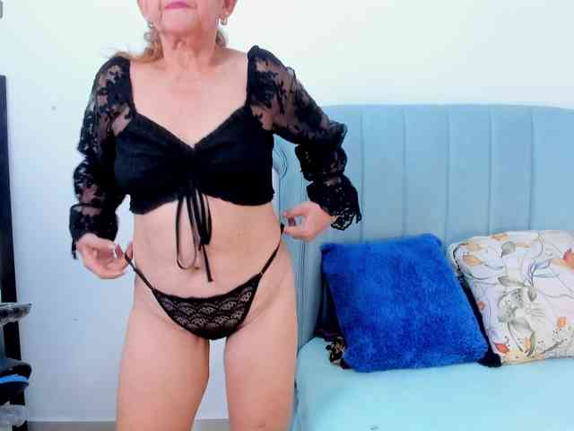 MatureBlonde webcam