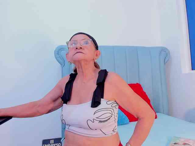 MatureBlonde webcam