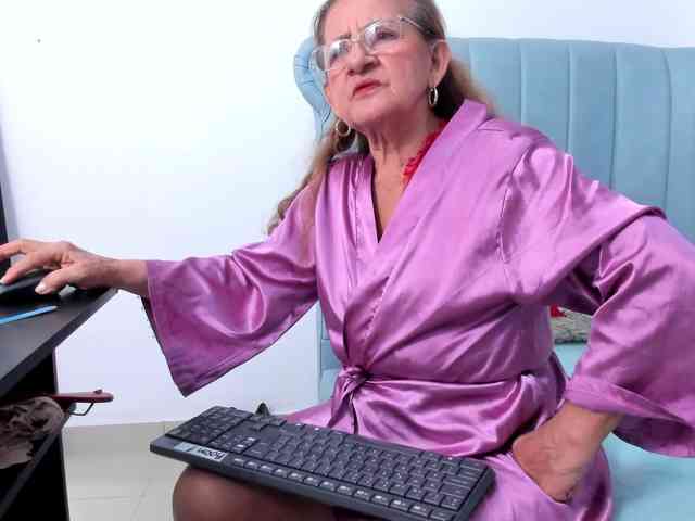 MatureBlonde webcam