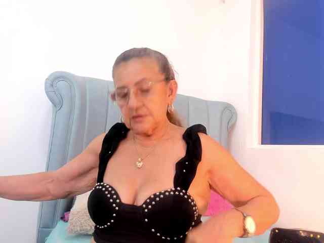 MatureBlonde webcam