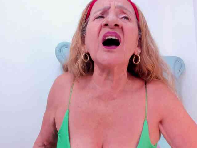 MatureBlonde webcam