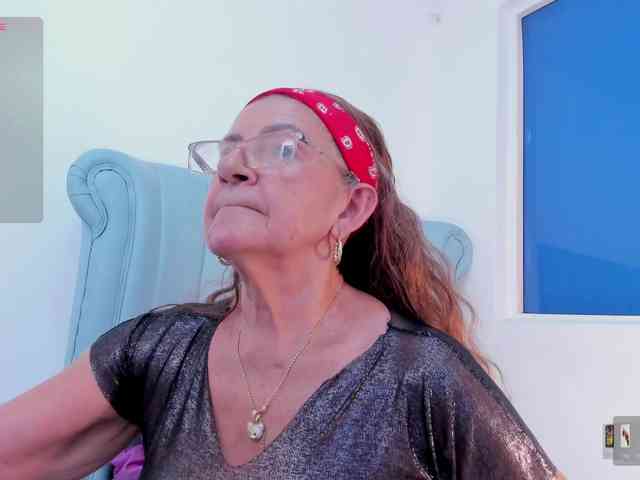 MatureBlonde webcam
