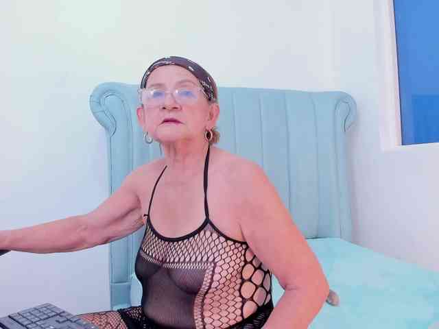 MatureBlonde webcam