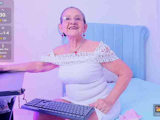 MatureBlonde