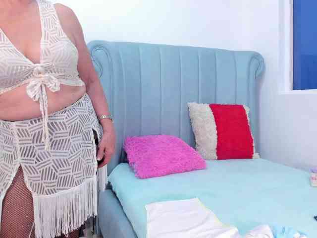 MatureBlonde webcam