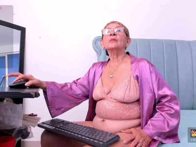 MatureBlonde webcam