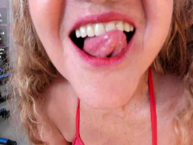 MatureBlonde webcam