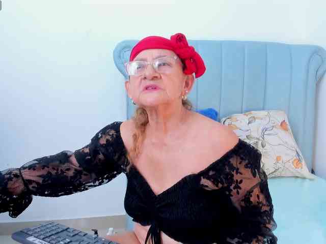 MatureBlonde webcam