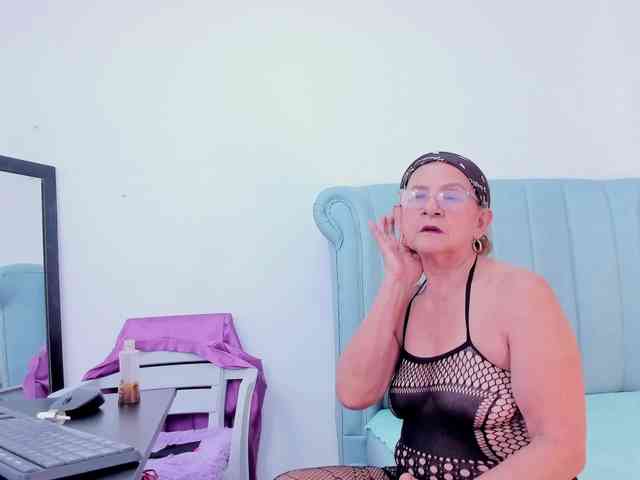 MatureBlonde webcam