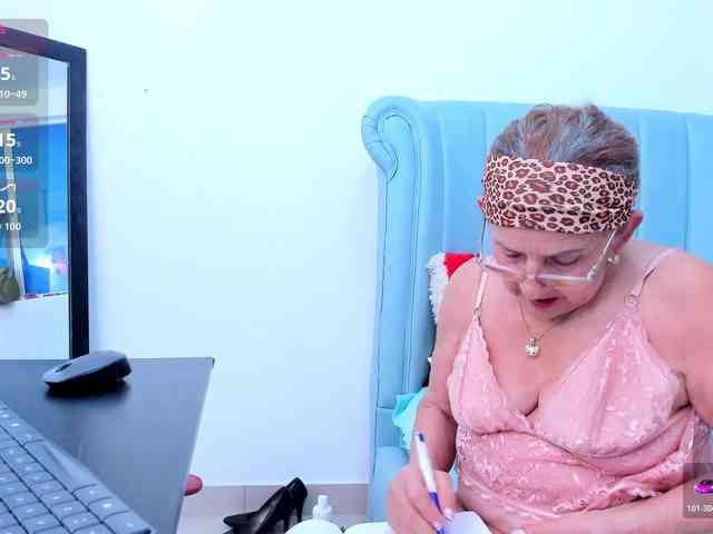 MatureBlonde webcam
