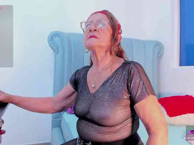 MatureBlonde webcam