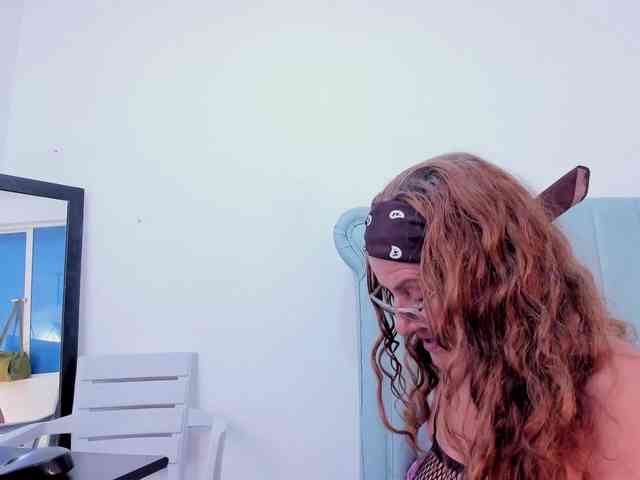 MatureBlonde webcam