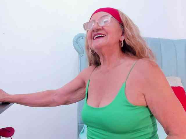 MatureBlonde webcam