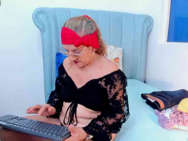 MatureBlonde webcam