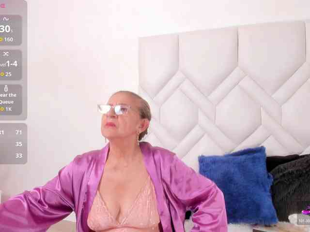MatureBlonde webcam