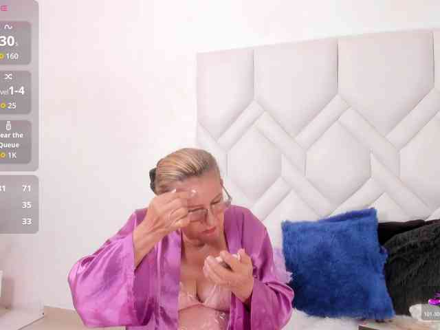 MatureBlonde webcam