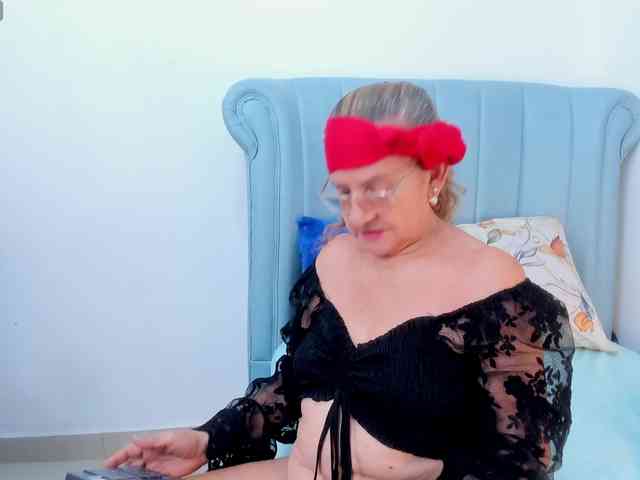 MatureBlonde
