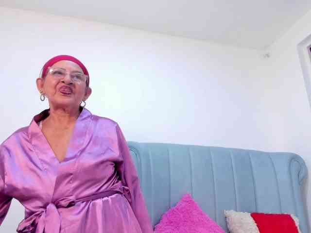 MatureBlonde webcam