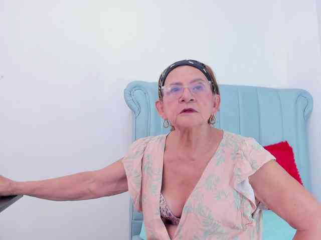 MatureBlonde webcam