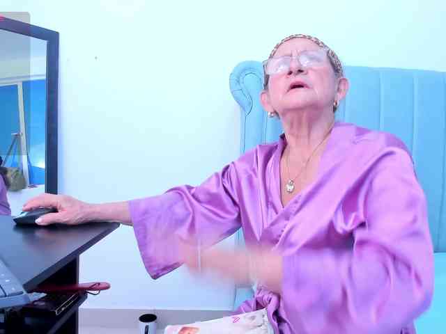 MatureBlonde webcam