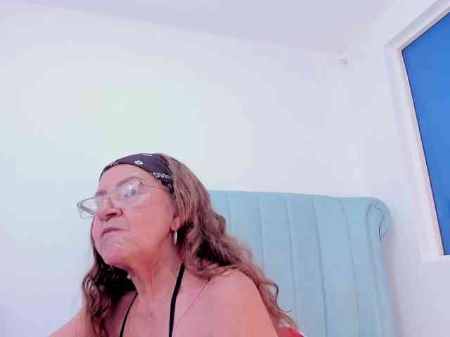 MatureBlonde webcam