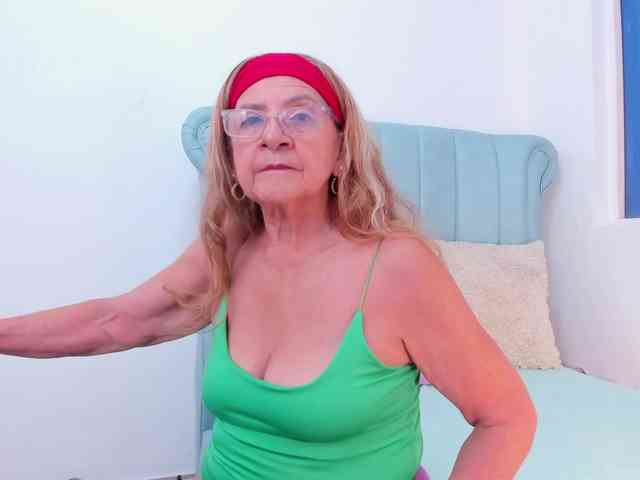 MatureBlonde webcam
